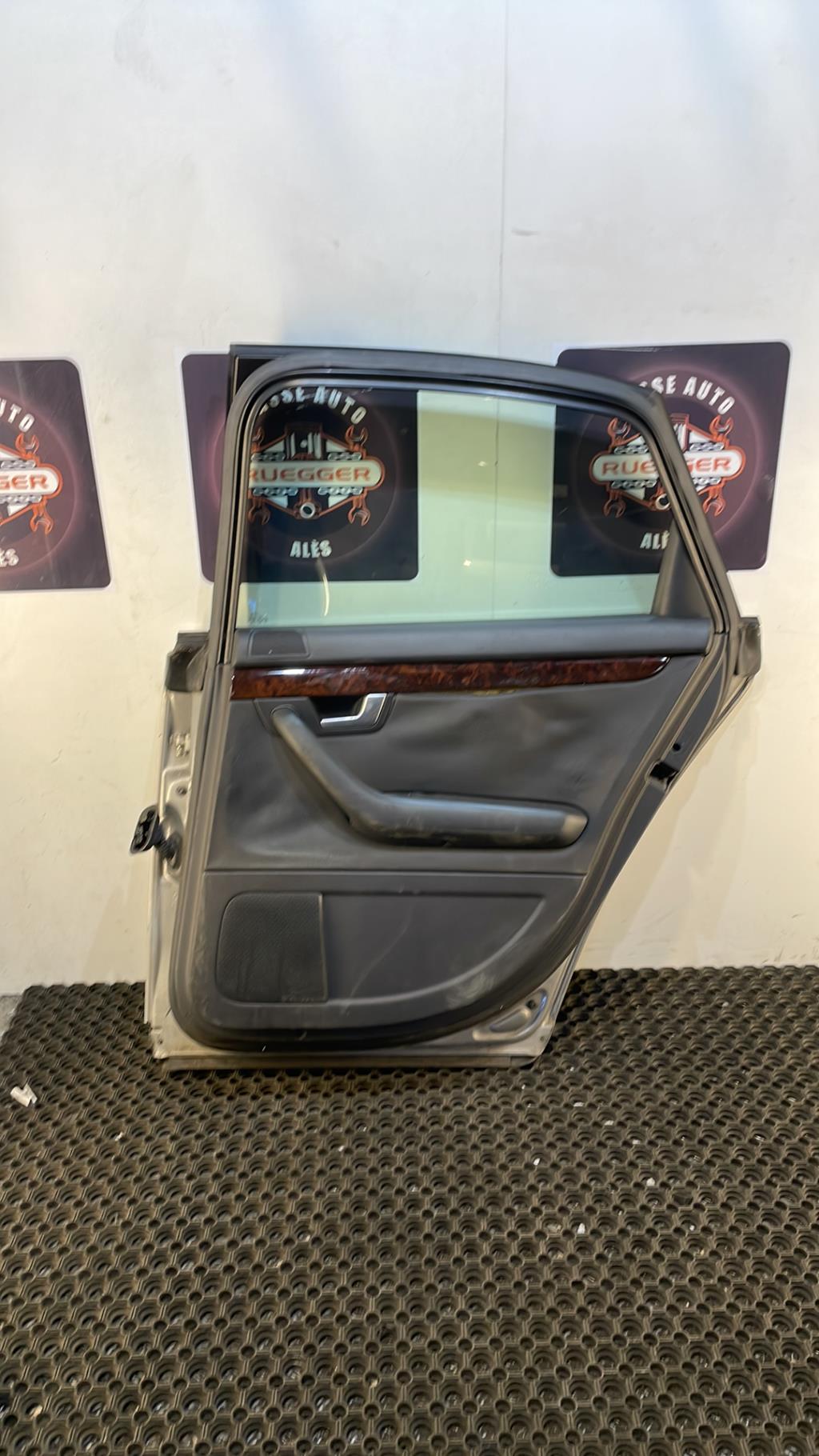 Porte arriere droit AUDI A4 2 PHASE 1 Diesel - 1