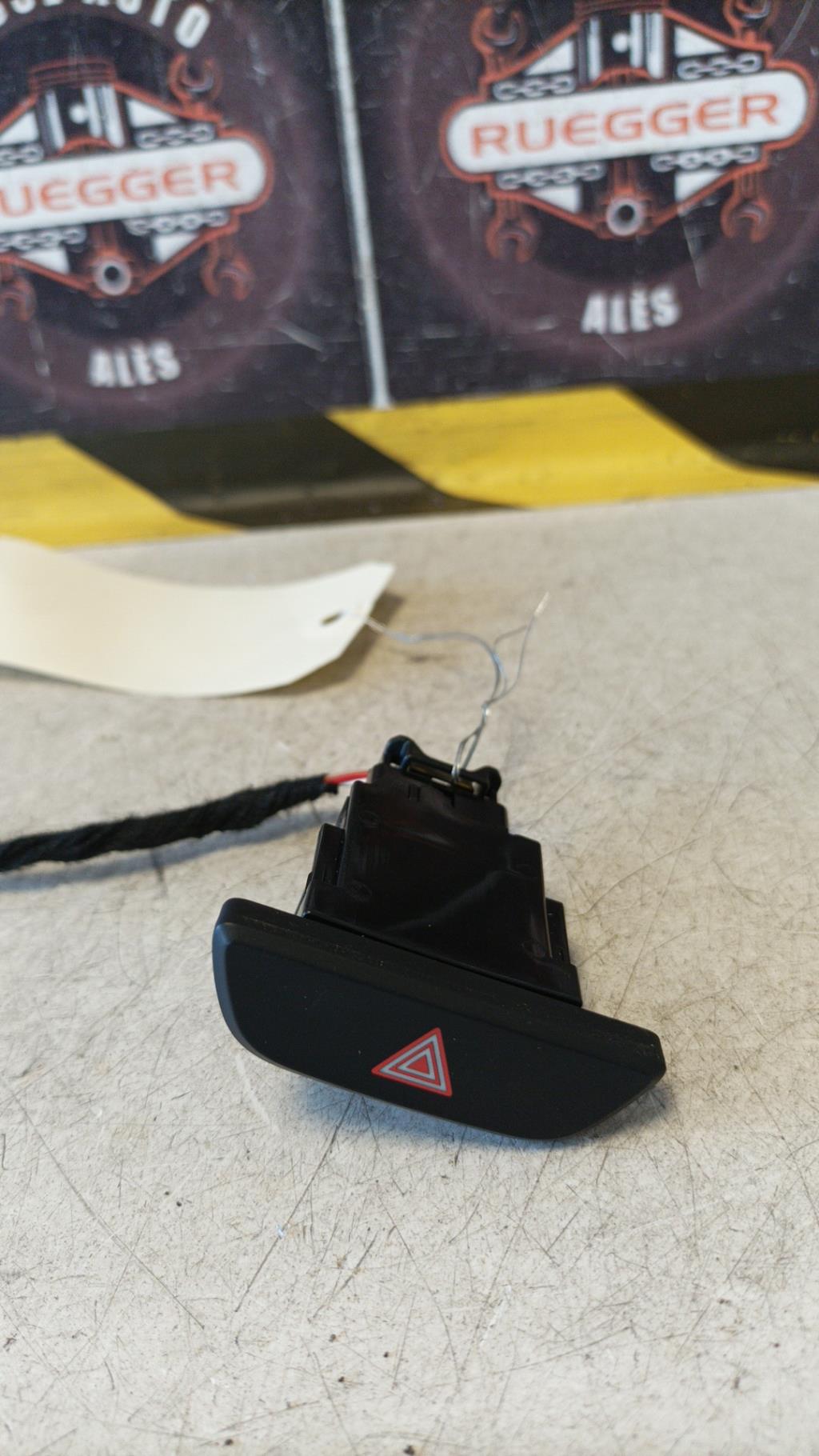 Bouton de warning TOYOTA YARIS 4 Essence/Hybride - 1
