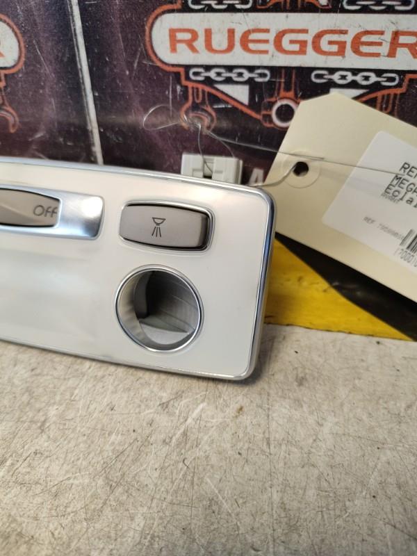 Eclairage de plafonnier RENAULT MEGANE 3 PHASE 1 Diesel - 1