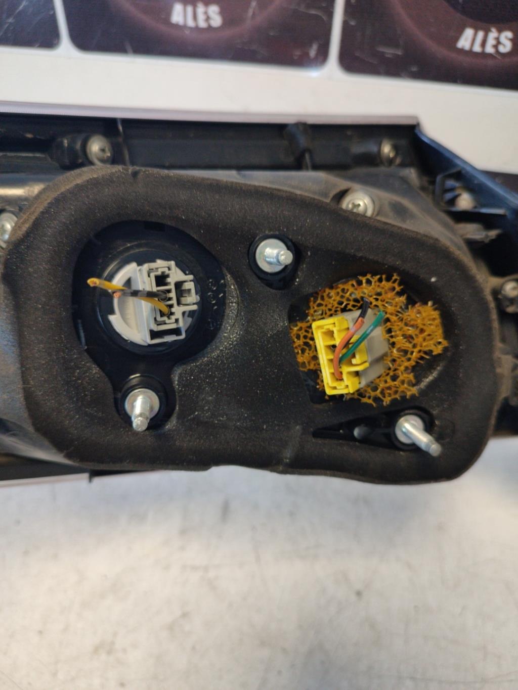 Feu arriere principal droit (feux) MAZDA 3 2 PHASE 2 Diesel - 1