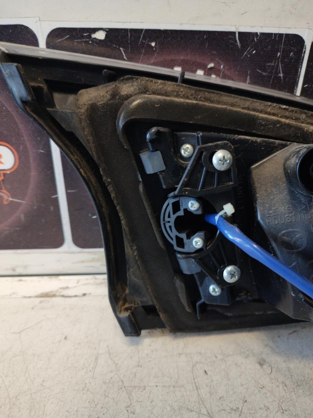 Feu arriere secondaire droit (feux) MAZDA 3 2 PHASE 2 Diesel - 1