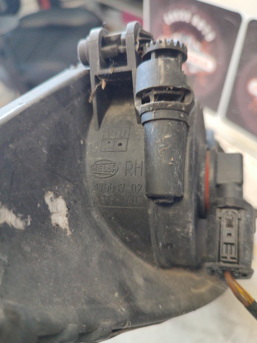 Anti brouillard droit (feux) BMW SERIE 3 E90 PHASE 2 Diesel - 1