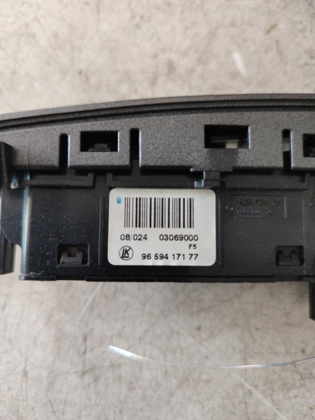 Bouton de warning PEUGEOT 308 1 PHASE 1 Diesel - 1