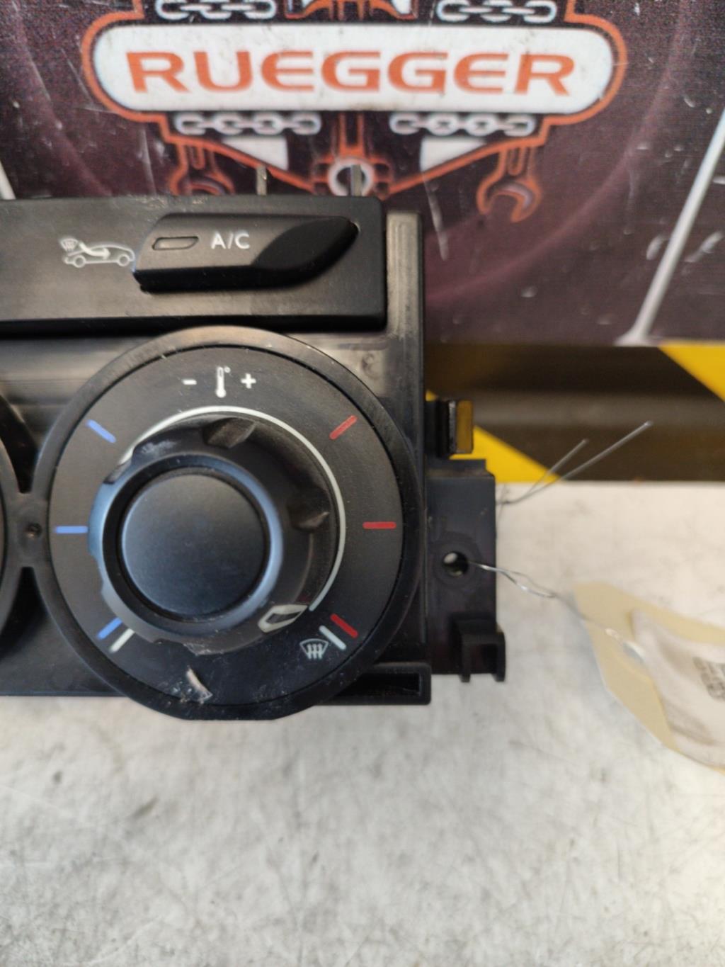 Commande chauffage CITROEN C3 2 PHASE 1 Essence - 1