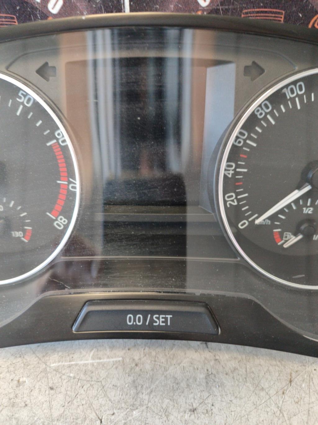 Compteur SKODA FABIA 3 PHASE 1 Essence - 1