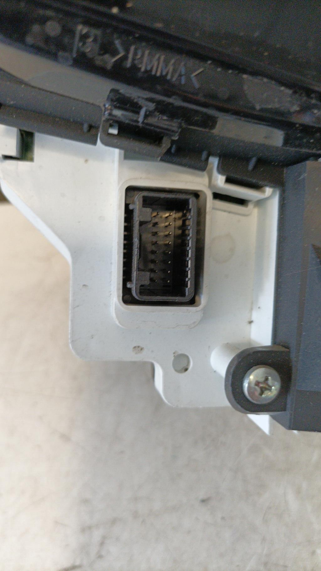 Compteur TOYOTA YARIS 2 PHASE 2 Essence - 1