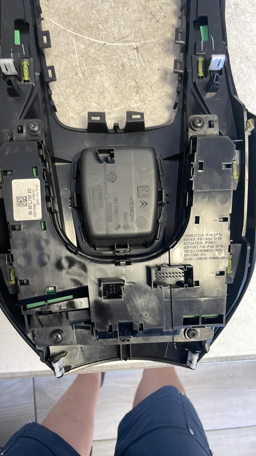 Console central (interieur plastique) DS DS5 PHASE 2 Diesel - 1
