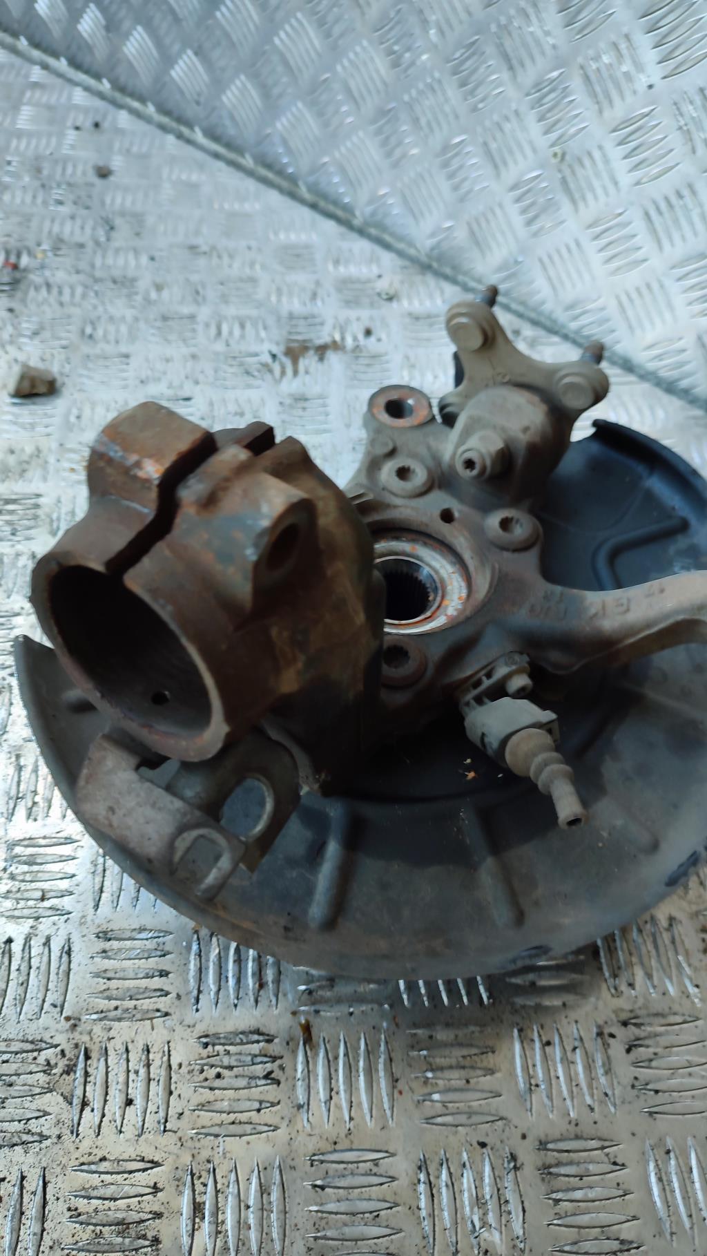 Moyeu avant droit VOLKSWAGEN CADDY 4 Diesel - 1