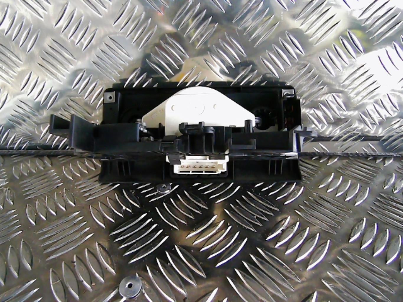 Commande chauffage VOLKSWAGEN POLO 3 PHASE 1 Essence - 1