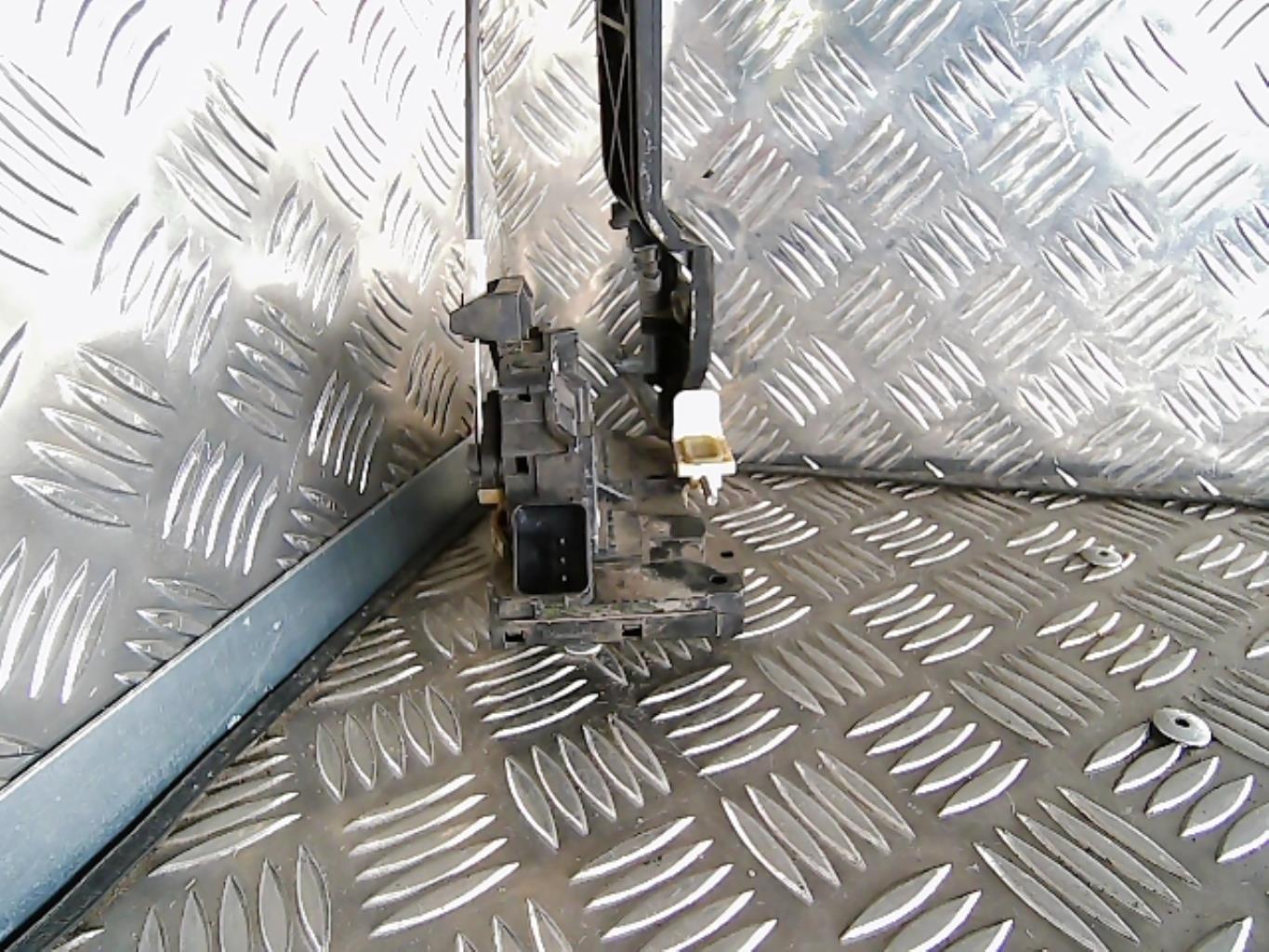 Serrure arriere gauche FORD FOCUS 1 BREAK Diesel - 1