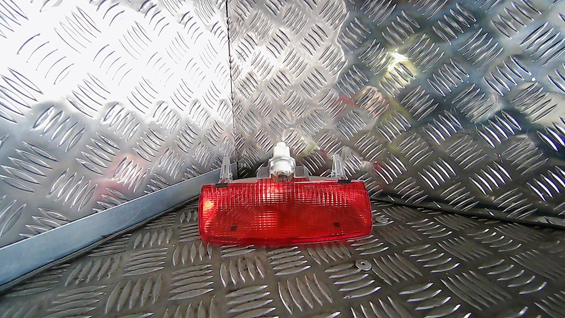 Feu arriere stop central NISSAN MICRA 3 PHASE 3 Essence - 1