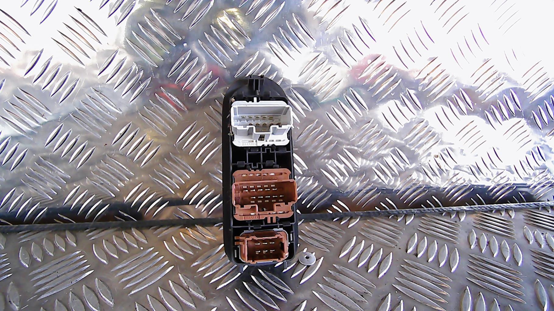 Interrupteur de leve vitre RENAULT MEGANE 2 PHASE 1 BREAK Essence - 1