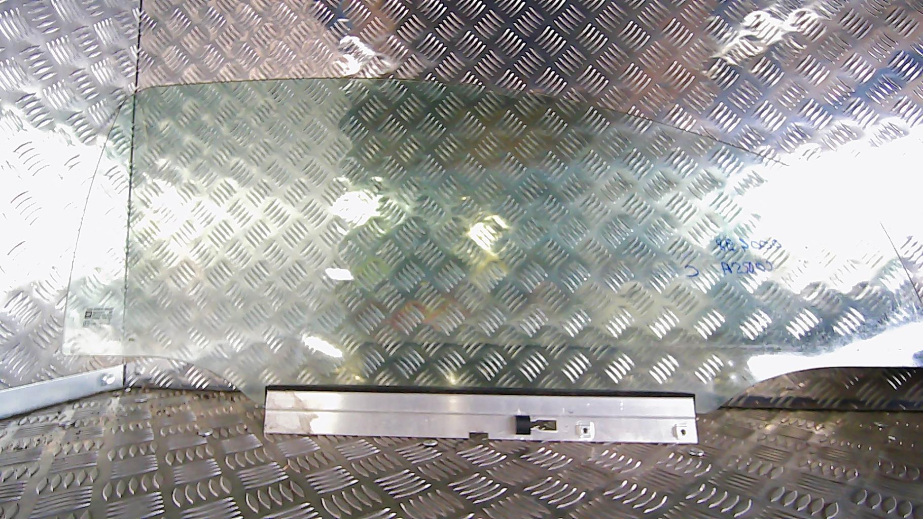 Vitre avant droit OPEL CORSA C PHASE 2 Diesel - 1