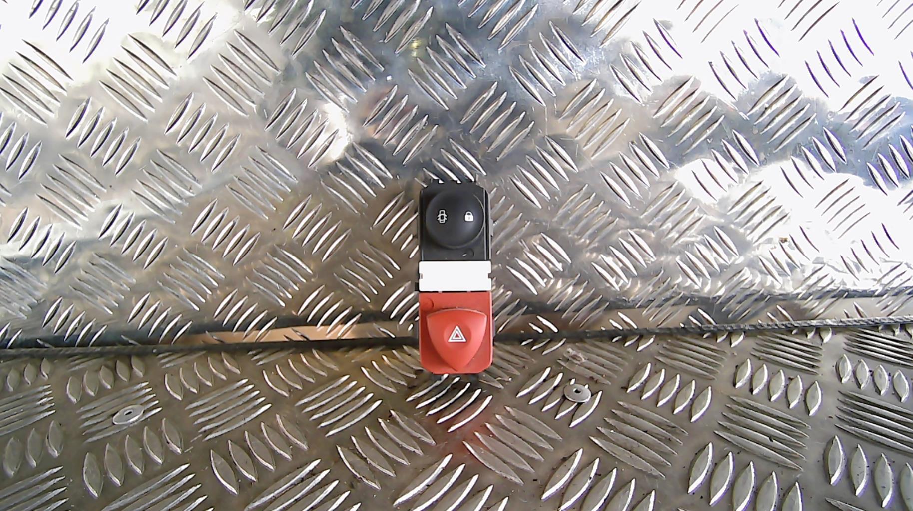 Bouton de warning RENAULT SCENIC 2 PHASE 2 Diesel - 1