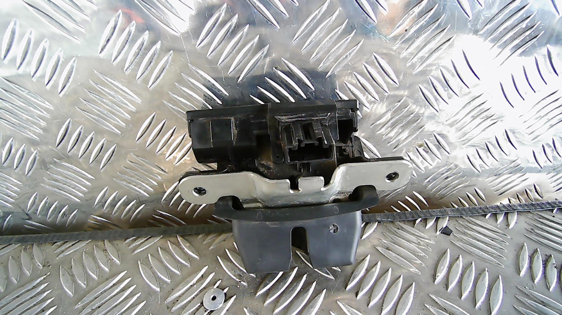 Serrure de coffre FORD FIESTA 6 PHASE 1 Diesel - 1