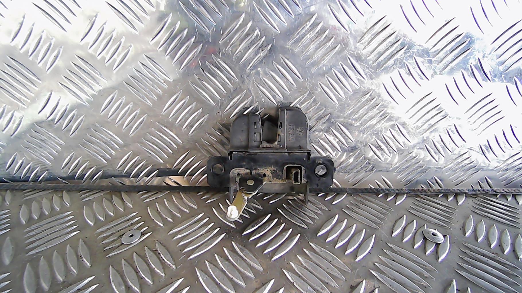 Serrure de hayon VOLKSWAGEN GOLF 4 Diesel - 1