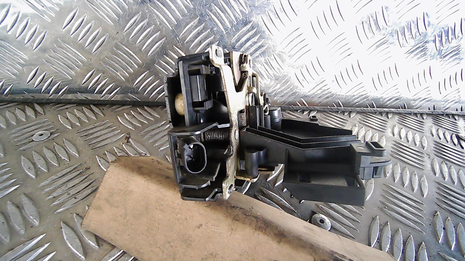 Serrure avant droit VOLKSWAGEN GOLF 4 Essence - 1