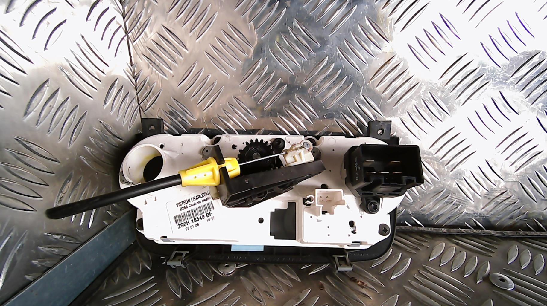 Commande chauffage FORD FIESTA 5 PHASE 2 Essence - 1
