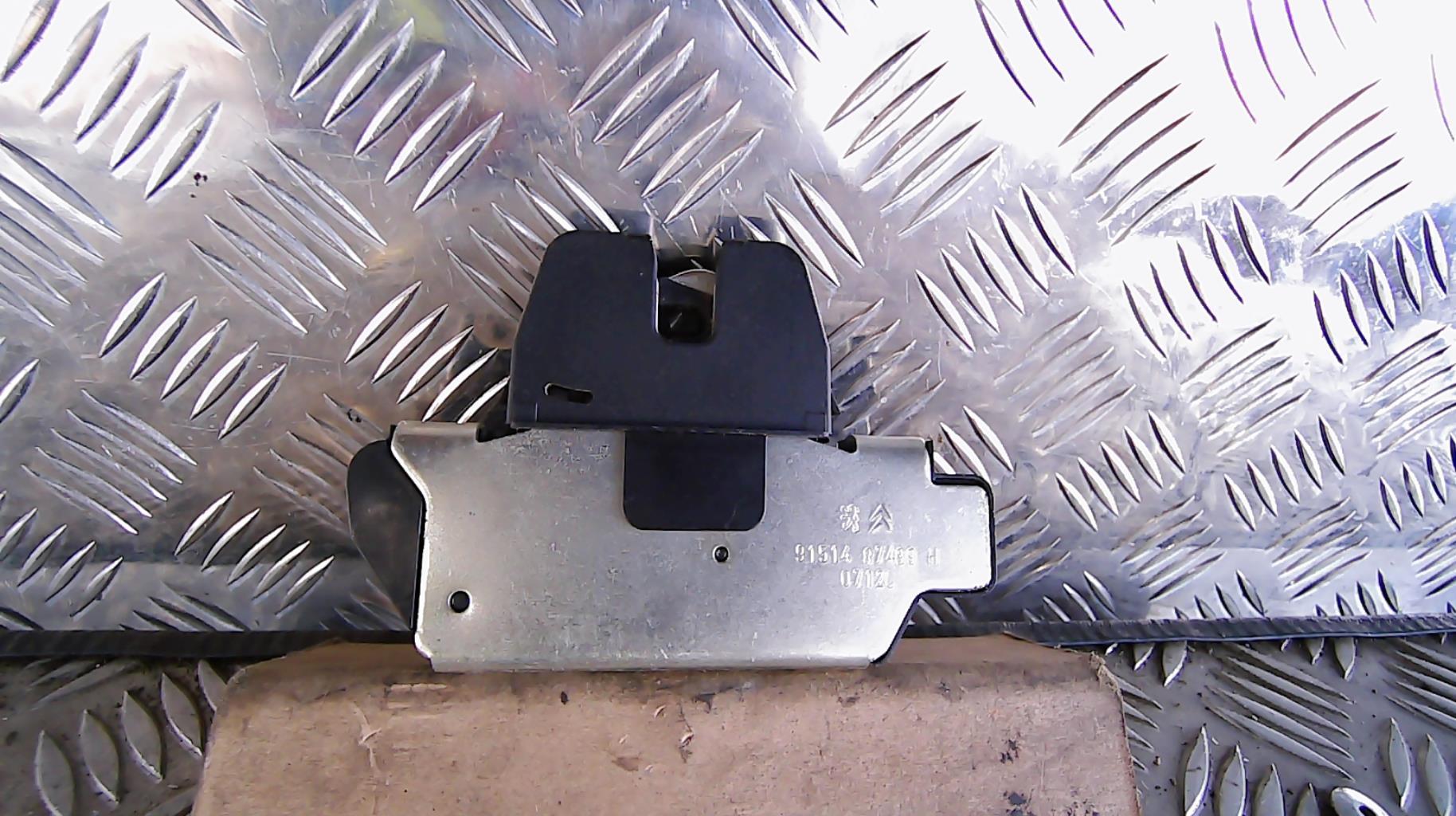 Serrure de coffre CITROEN DS3 PHASE 1 Diesel - 1