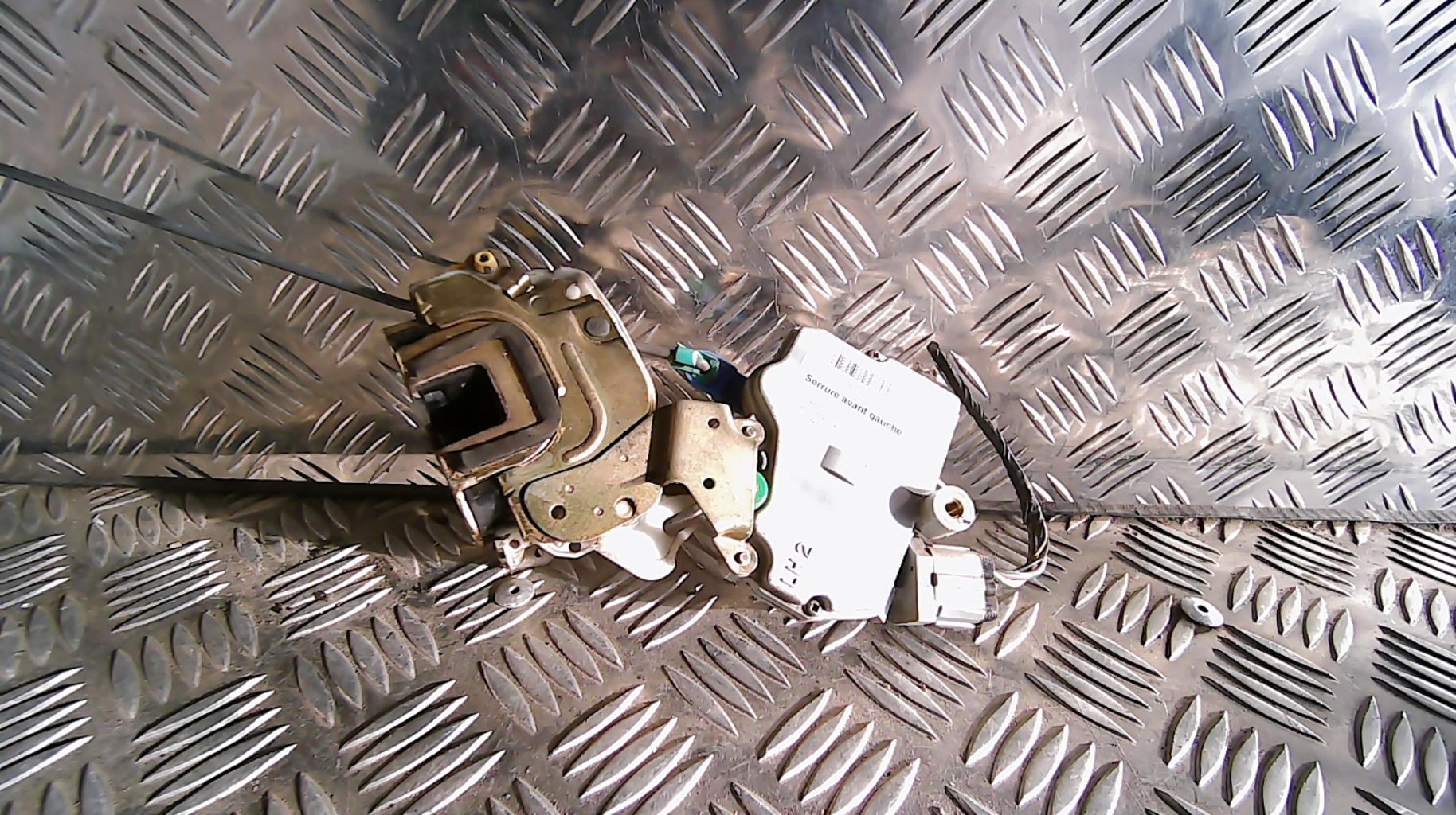 Serrure avant gauche NISSAN TERRANO 2 PHASE 3 Diesel - 1