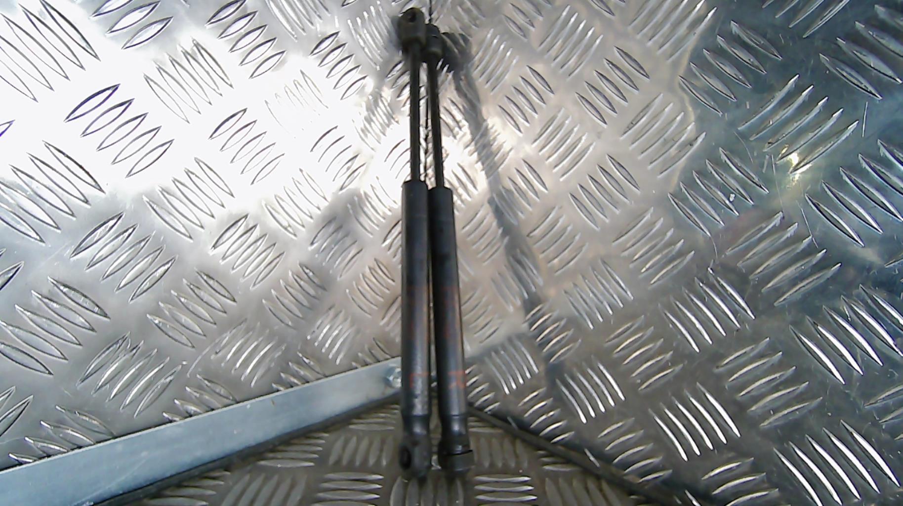 Verin de coffre MITSUBISHI LANCER 5 Diesel - 1