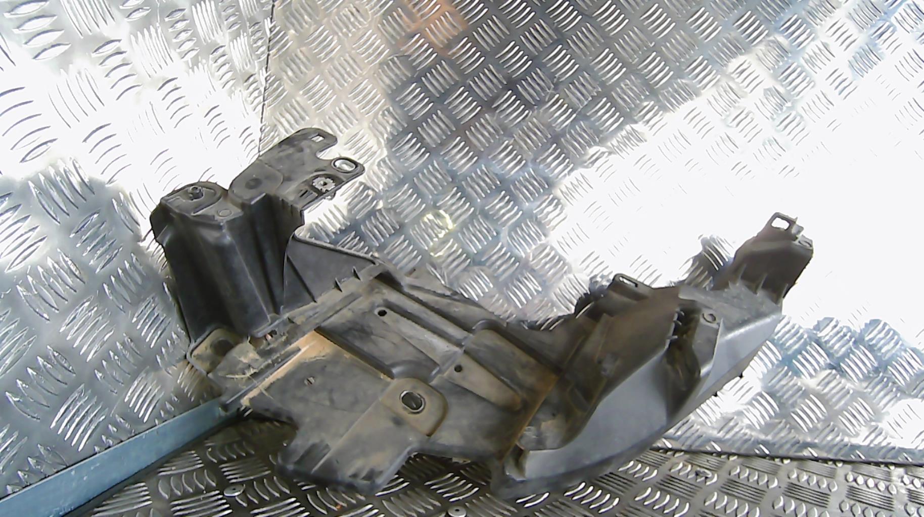Support de phare gauche (tôle) RENAULT MEGANE 3 PHASE 1 BREAK Diesel - 1