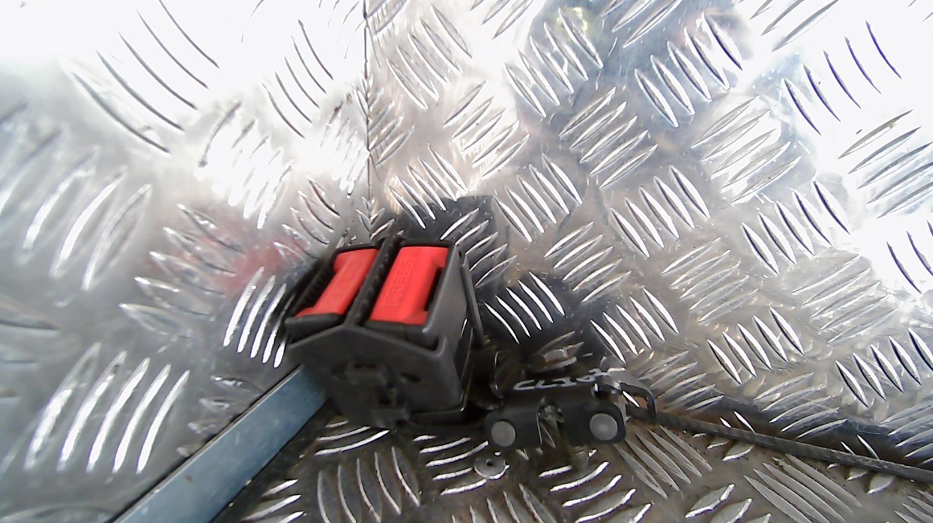 Attache ceinture arriere centrale RENAULT CLIO 2 PHASE 2  - 1