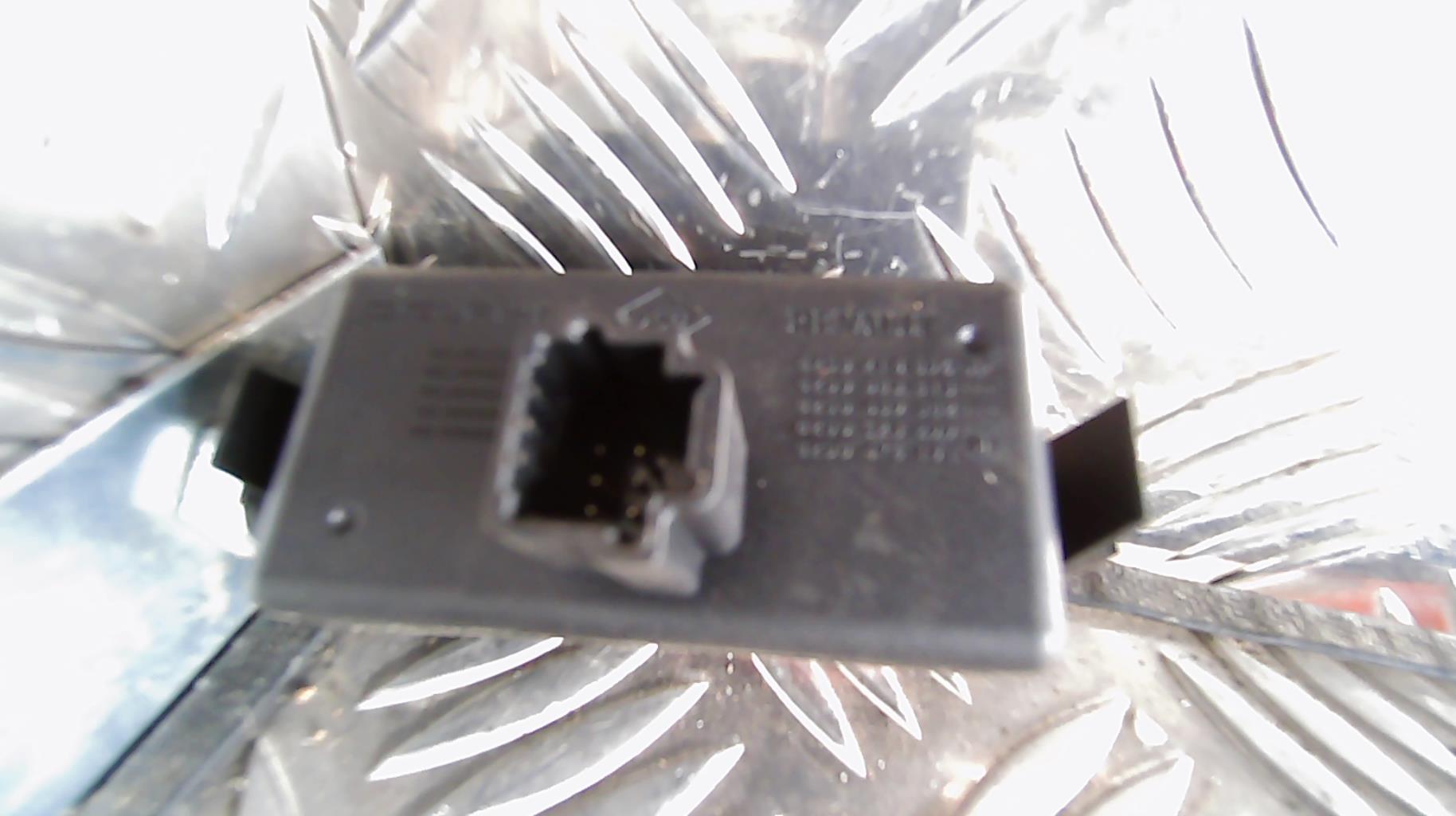 Bouton de warning RENAULT CLIO 3 PHASE 1 Essence - 1