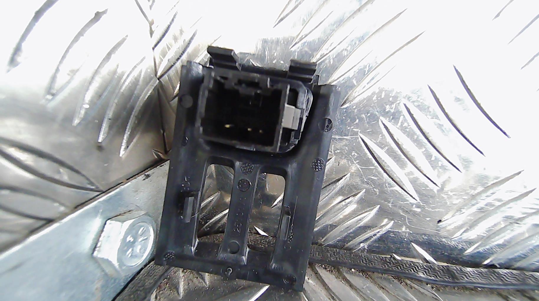 Bouton de warning FORD FIESTA 7 PHASE 1 Essence - 1