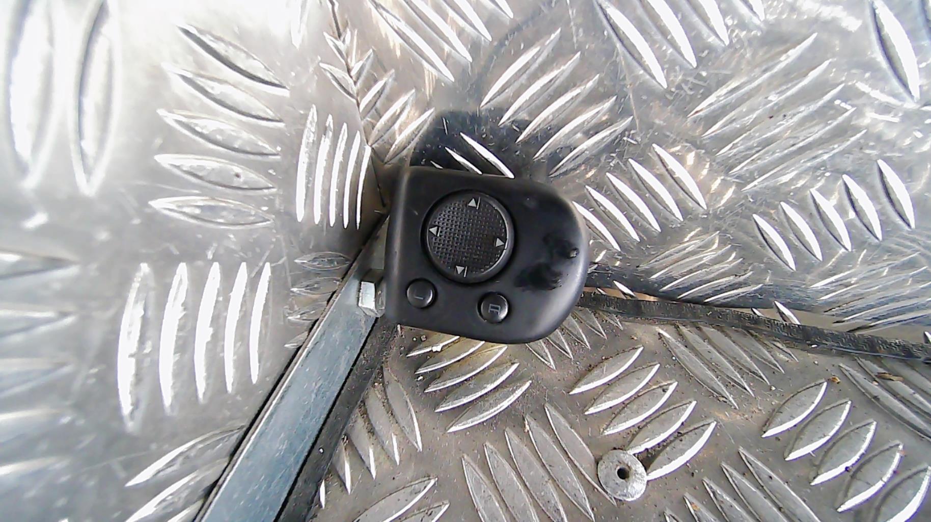 Commande retroviseurs VOLKSWAGEN POLO 3 PHASE 1 Essence - 1