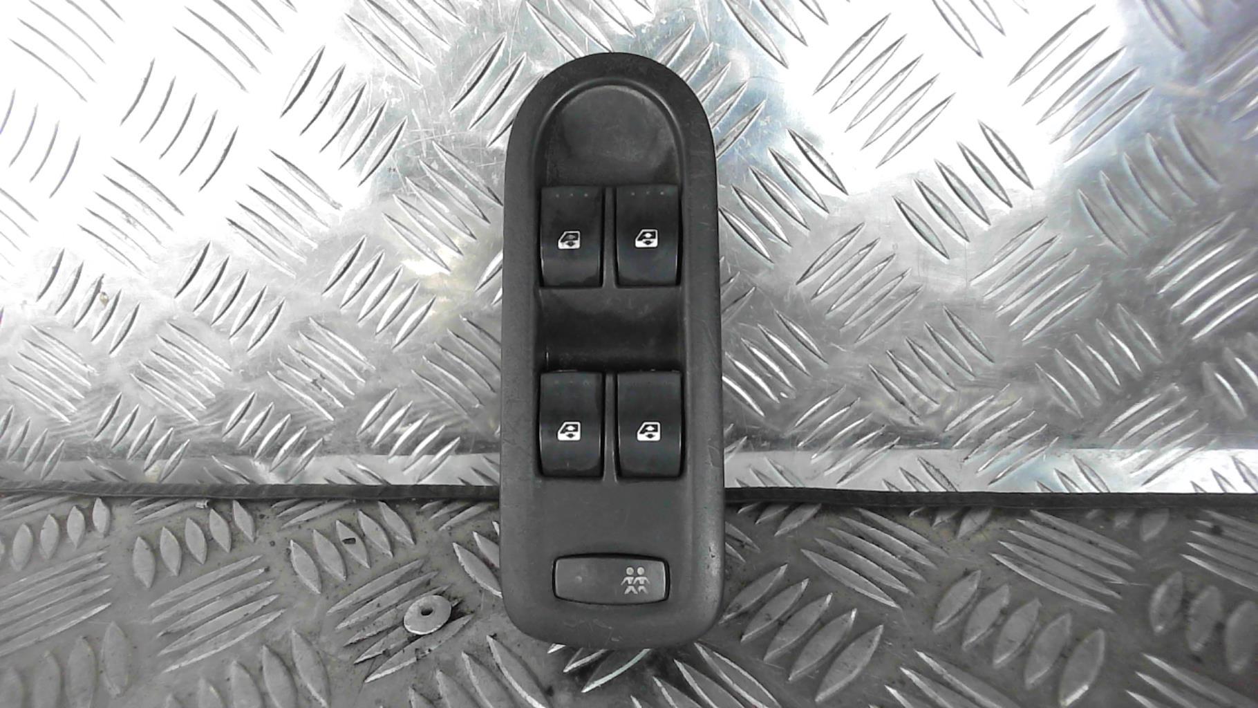 Interrupteur de leve vitre RENAULT MEGANE 2 PHASE 1 Diesel - 1