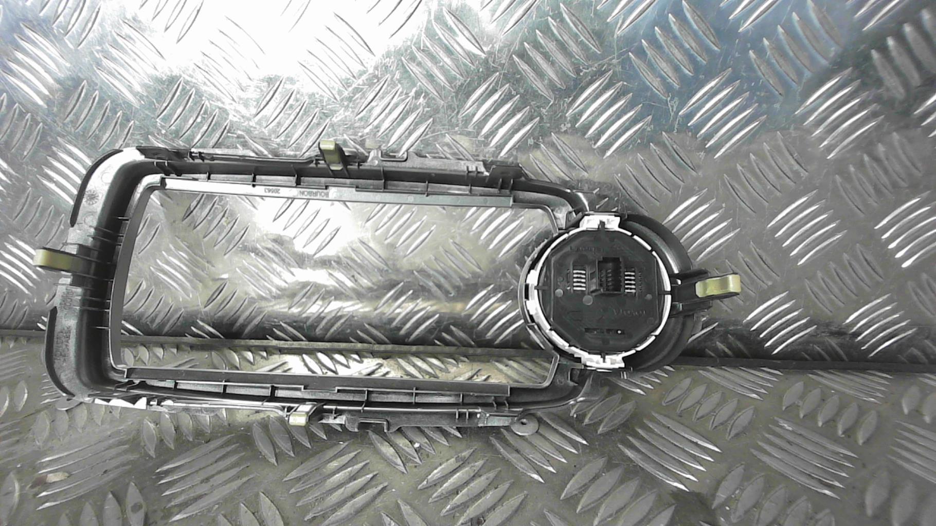Bouton de warning TOYOTA YARIS 3 PHASE 1 Diesel - 1