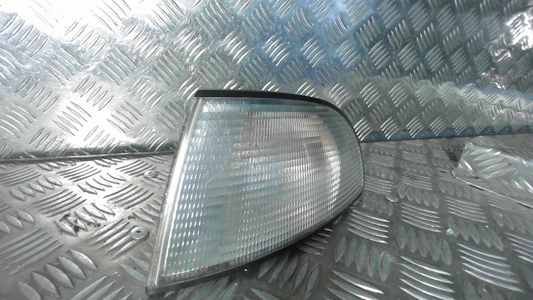 Optique avant secondaire gauche (feux)(clignotant) AUDI A4 1 PHASE 1 Diesel - 1