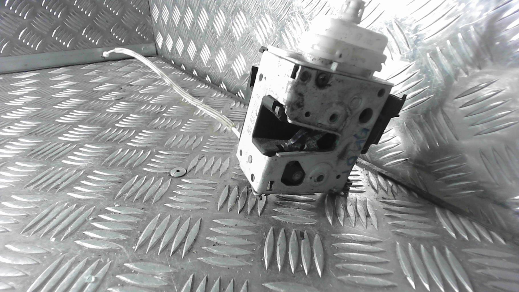 Serrure avant droit AUDI A4 1 PHASE 1 Diesel - 1
