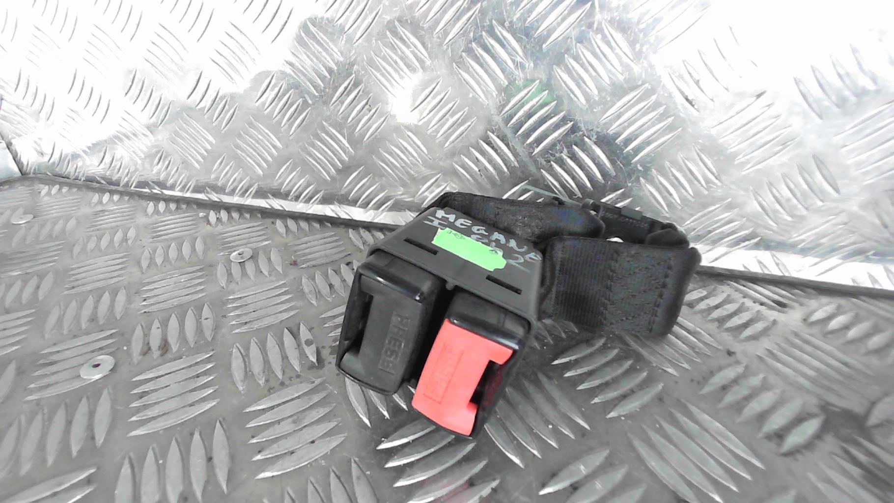 Attache ceinture centrale avant RENAULT MEGANE 1 PHASE 2 Essence - 1