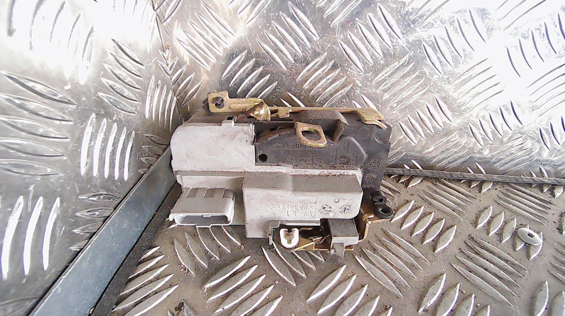 Serrure avant gauche PEUGEOT 306 BREAK Diesel - 1