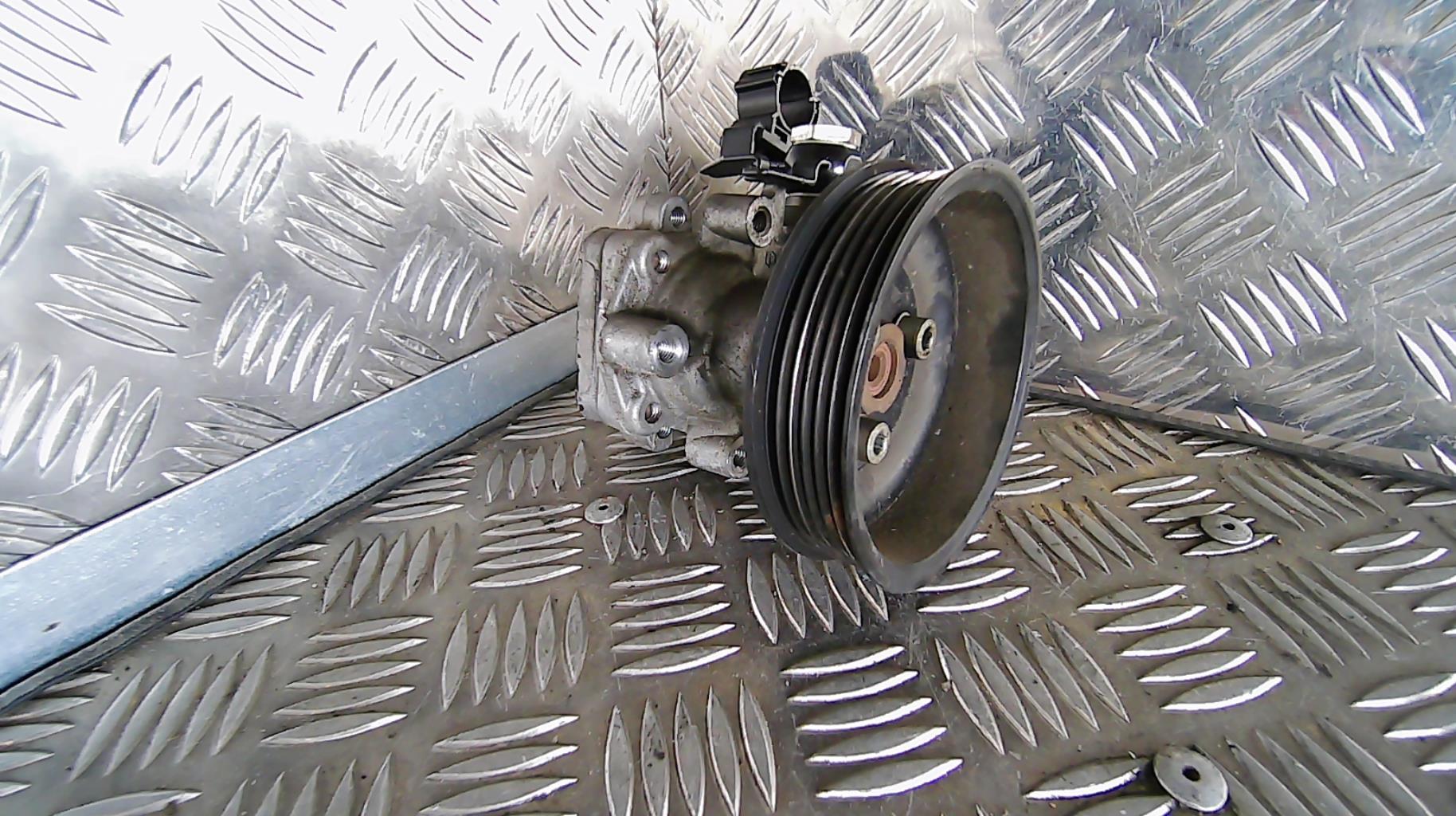 Pompe de direction VOLKSWAGEN GOLF 4 Essence - 1