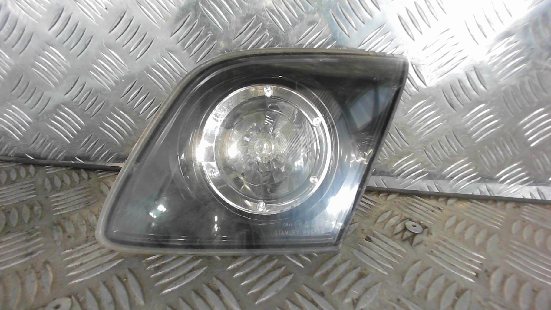 Feu arriere secondaire droit (feux) MAZDA 3 1 PHASE 1 Diesel - 1