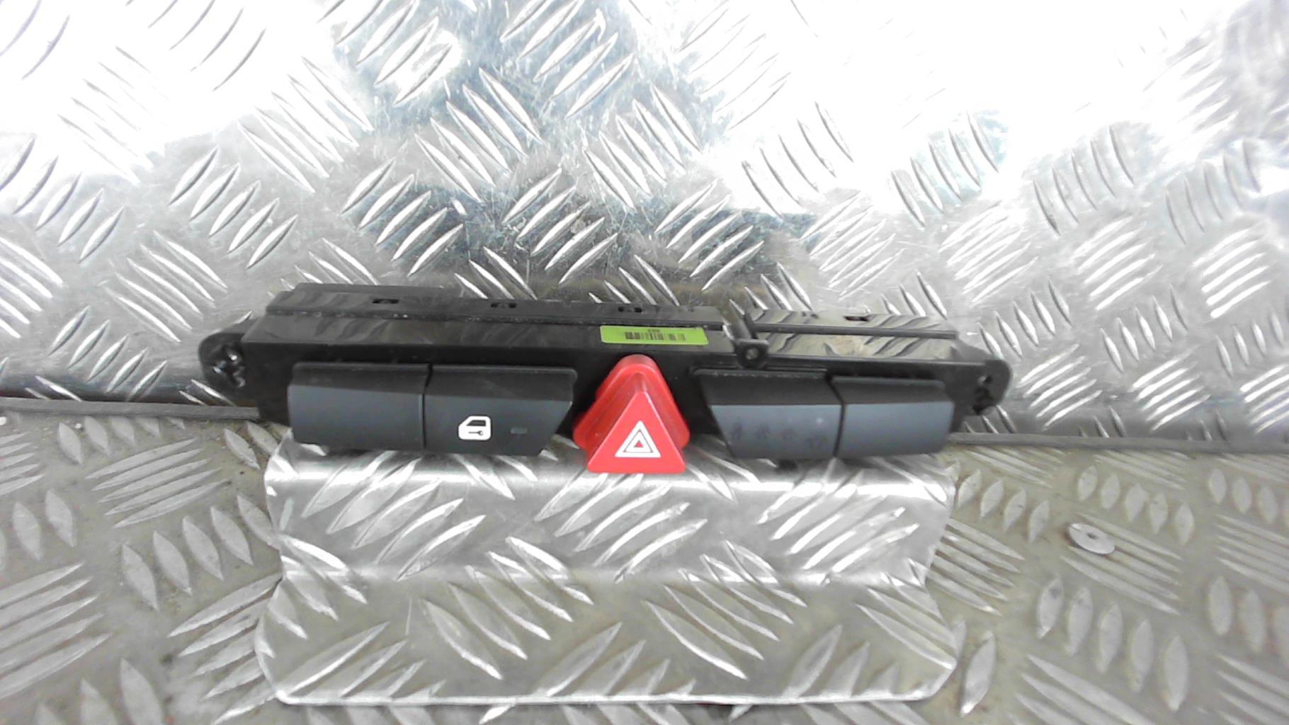 Bouton de warning KIA CEE-D 1 PHASE 1 Diesel - 1
