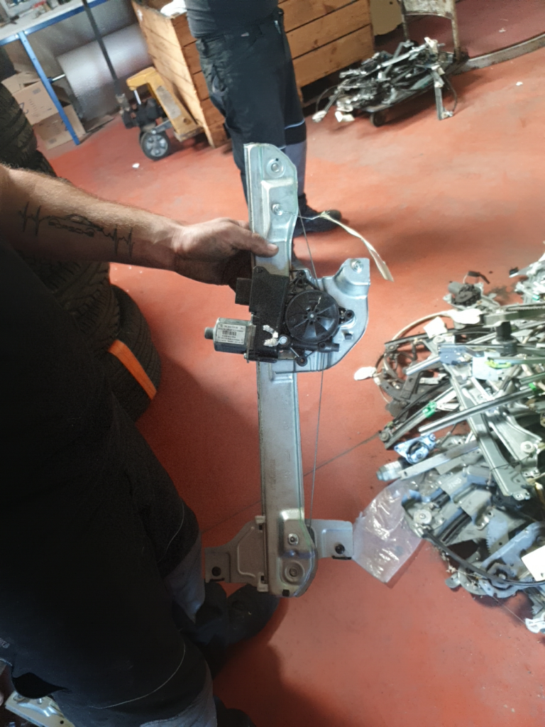 Alzacristalli elettrico anteriore destro PEUGEOT 2008 1 PHASE 1 Gasolina - 1