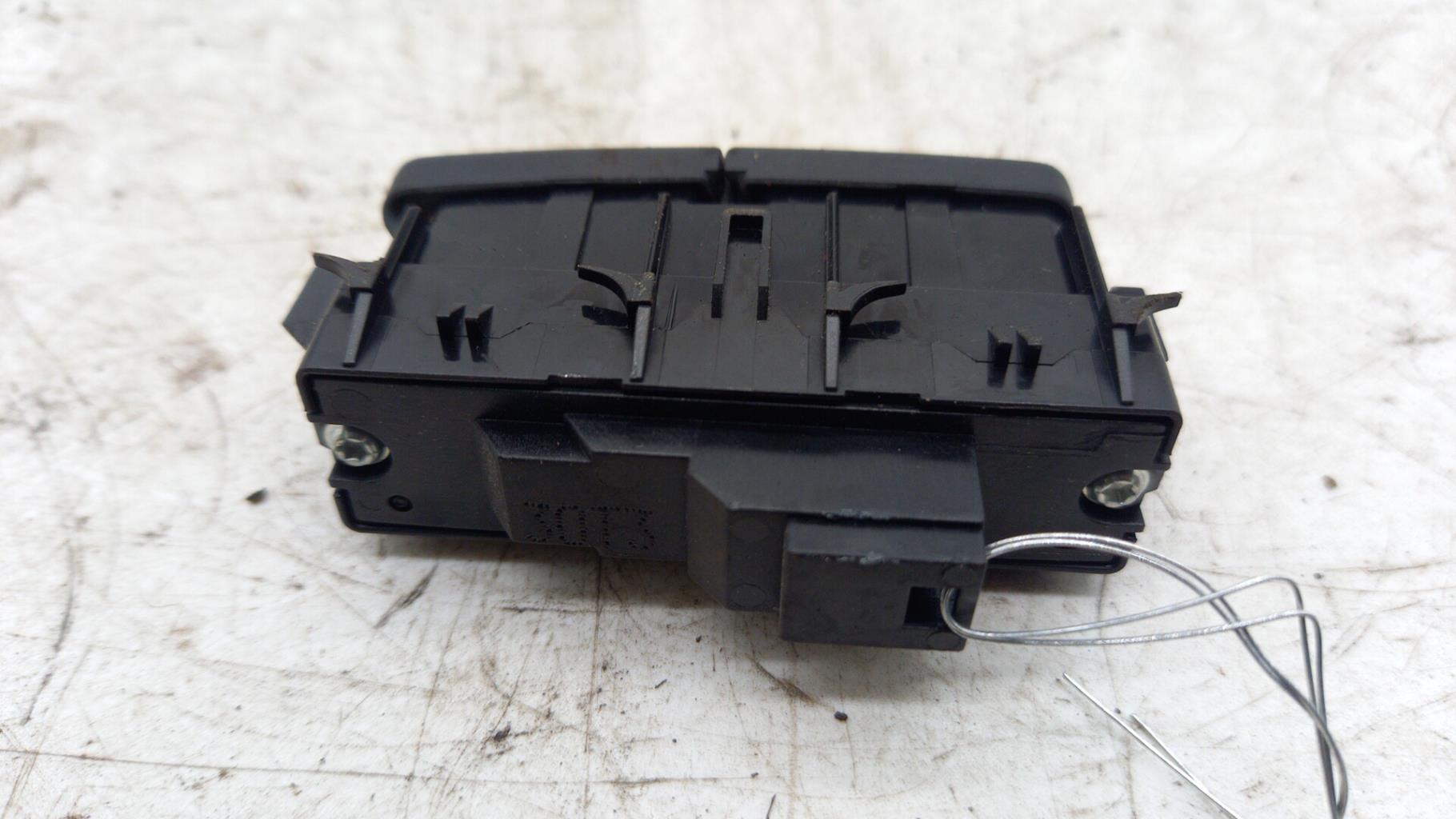 Bouton/Interrupteur DACIA DUSTER 1 PHASE 1 Diesel - 1