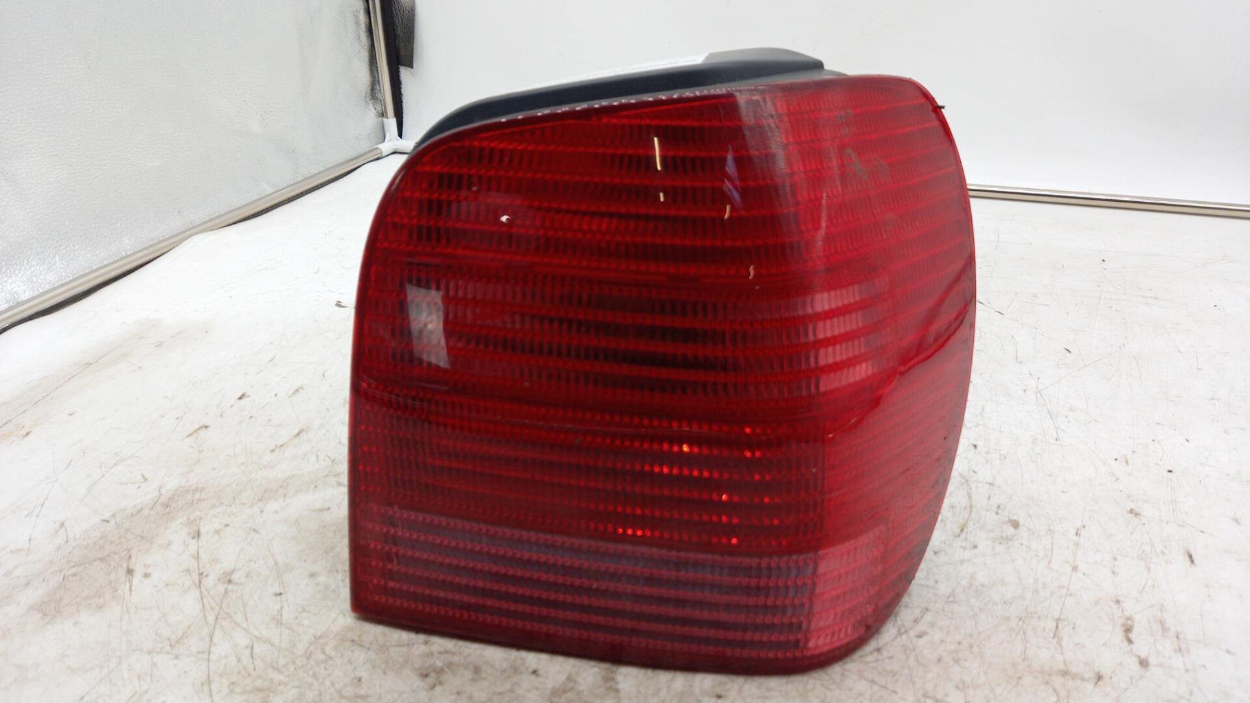 Fanale posteriore principale destro (luci) VOLKSWAGEN POLO 3 PHASE 2 Diésel - 1