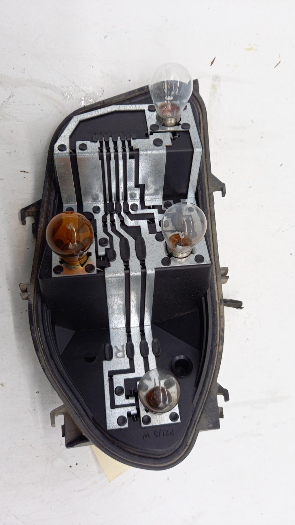 Base portalampade fanale posteriore destro RENAULT CLIO 3 PHASE 1 Diésel - 1
