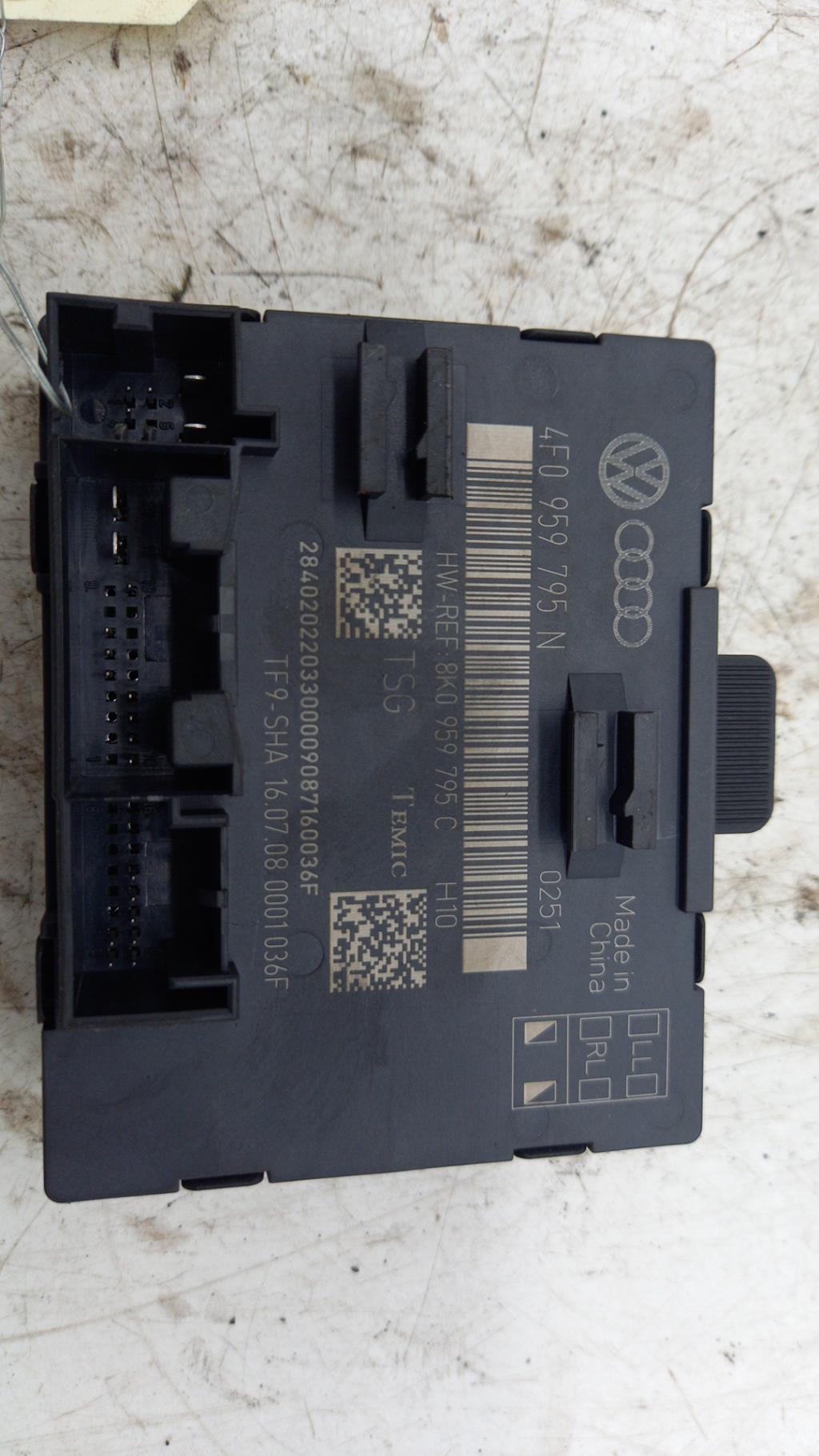 Boitier de centralisation AUDI A4 3 AVANT PHASE 1 BREAK Diesel - 1