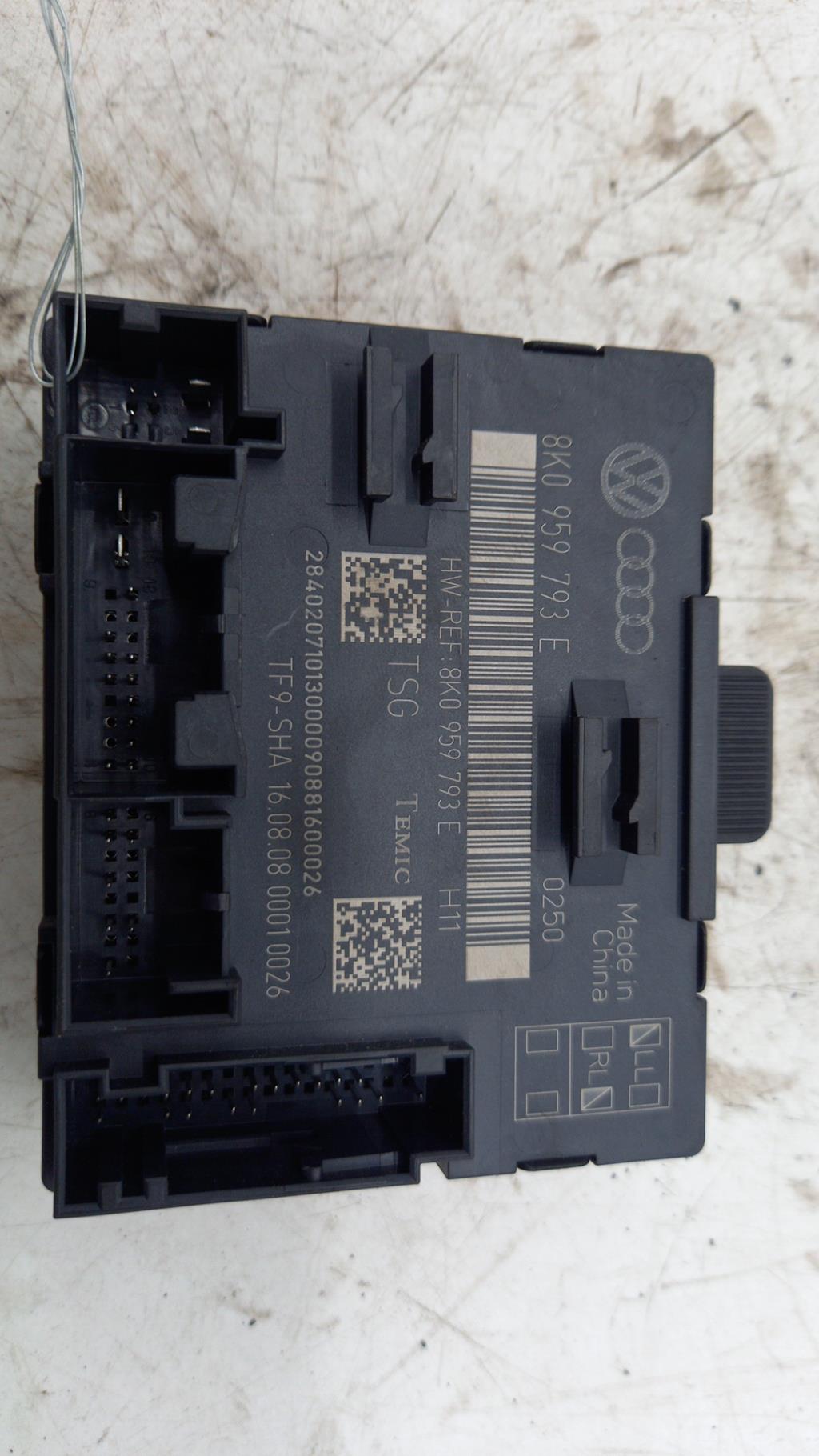 Boitier de centralisation AUDI A4 3 AVANT PHASE 1 BREAK Diesel - 1