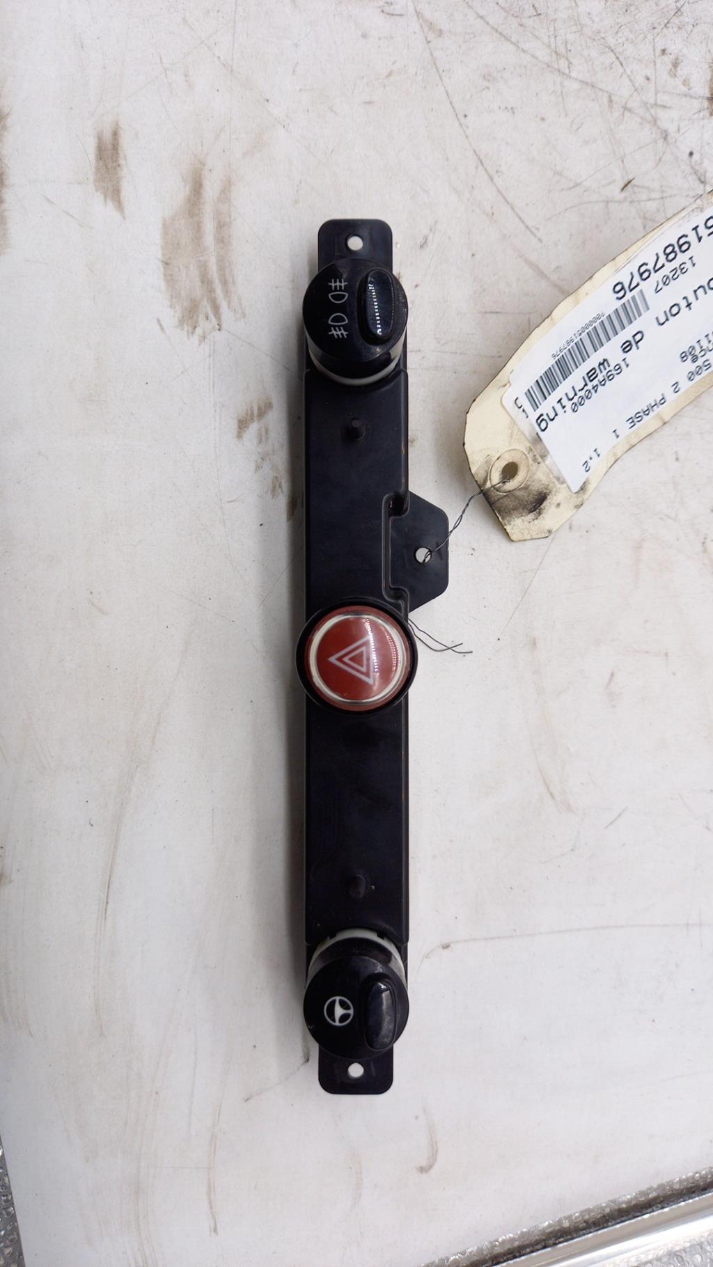 Bouton de warning FIAT 500 2 PHASE 1 Essence - 1