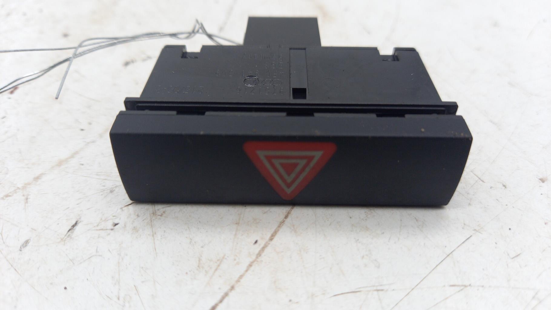 Bouton de warning AUDI A6 3 PHASE 1 Essence - 1