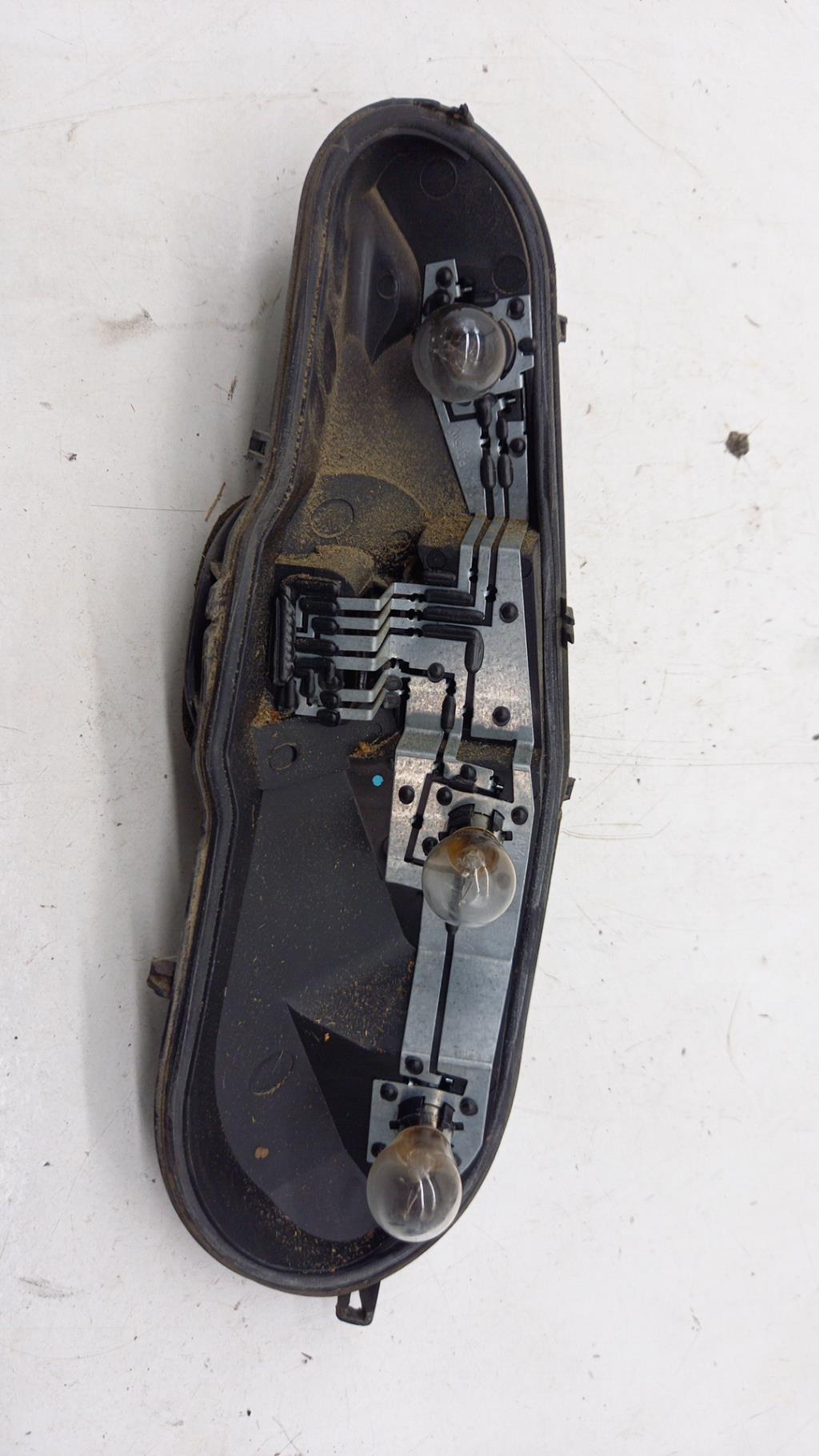 Base portalampade fanale posteriore destro PEUGEOT 107 PHASE 1 Gasolina - 1