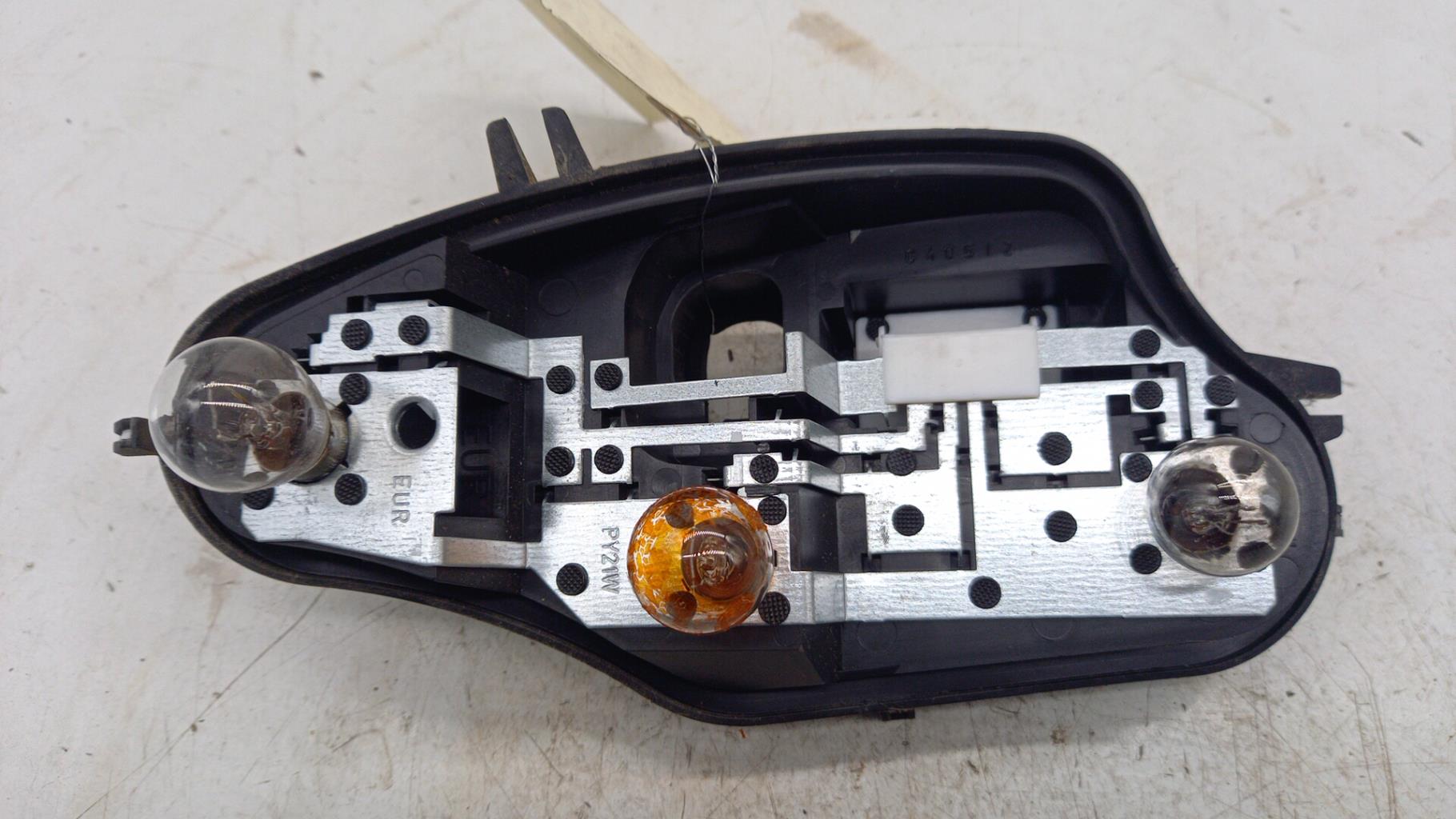 Base portalampade fanale posteriore destro CITROEN C3 2 PHASE 1 Diésel - 1