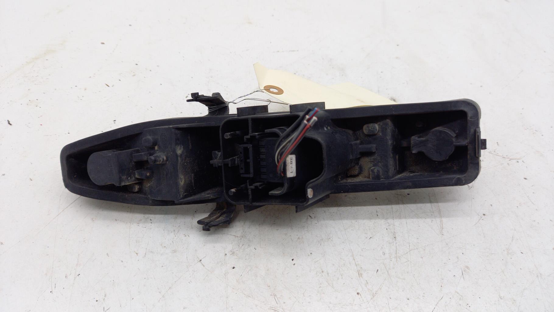 Base portalampade fanale posteriore sinistro RENAULT SCENIC 2 PHASE 1 Diésel - 1